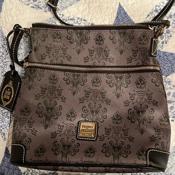 Dooney & Bourke Handbags - Dooney and Bourke purse